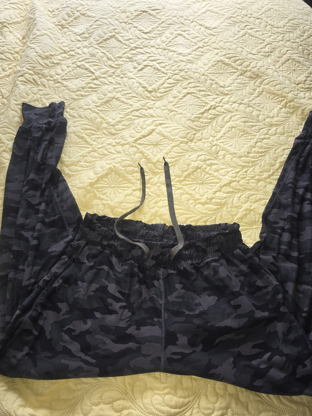 Source Unknown Green and Black Camo Jogger Pants